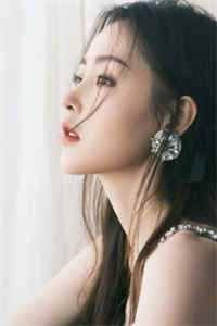 【晋江】《魂穿娃娃后被高冷校C狂吸》作者：落孤小说阅读